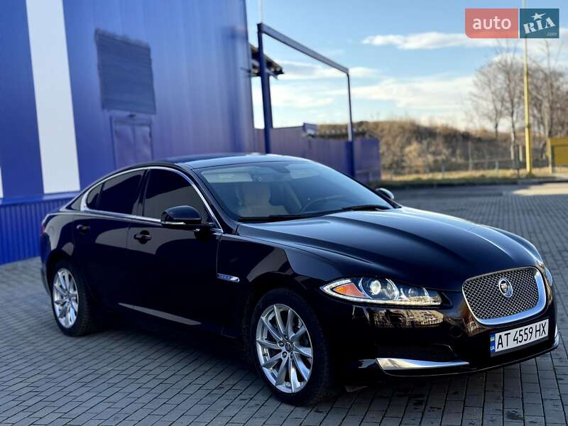 Седан Jaguar XF 2012 в Калуше