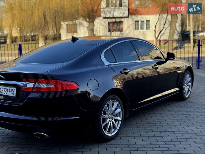 Седан Jaguar XF 2012 в Калуше