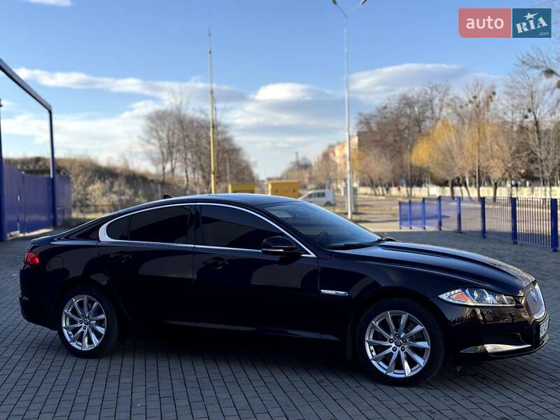Седан Jaguar XF 2012 в Калуше
