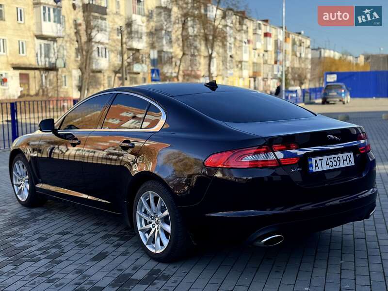 Седан Jaguar XF 2012 в Калуше