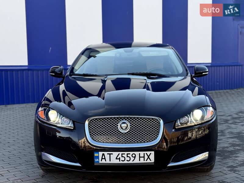 Седан Jaguar XF 2012 в Калуше