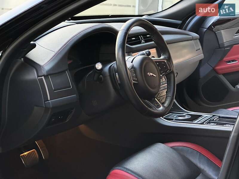 Седан Jaguar XF 2016 в Києві
