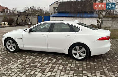 Седан Jaguar XF 2016 в Львові