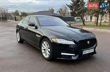 Седан Jaguar XF 2016 в Киеве