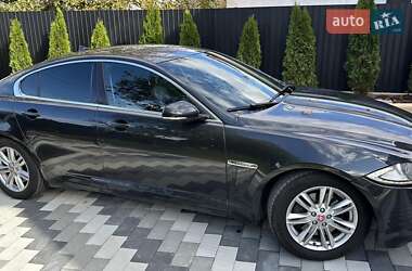 Седан Jaguar XF 2015 в 