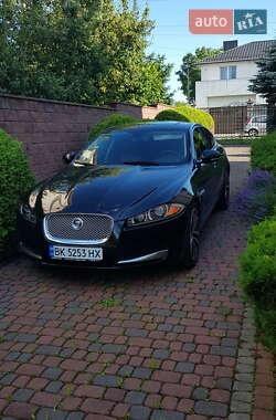 Седан Jaguar XF 2012 в 