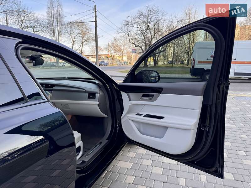 Седан Jaguar XF 2019 в Одессе