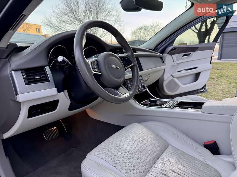 Седан Jaguar XF 2019 в Одессе