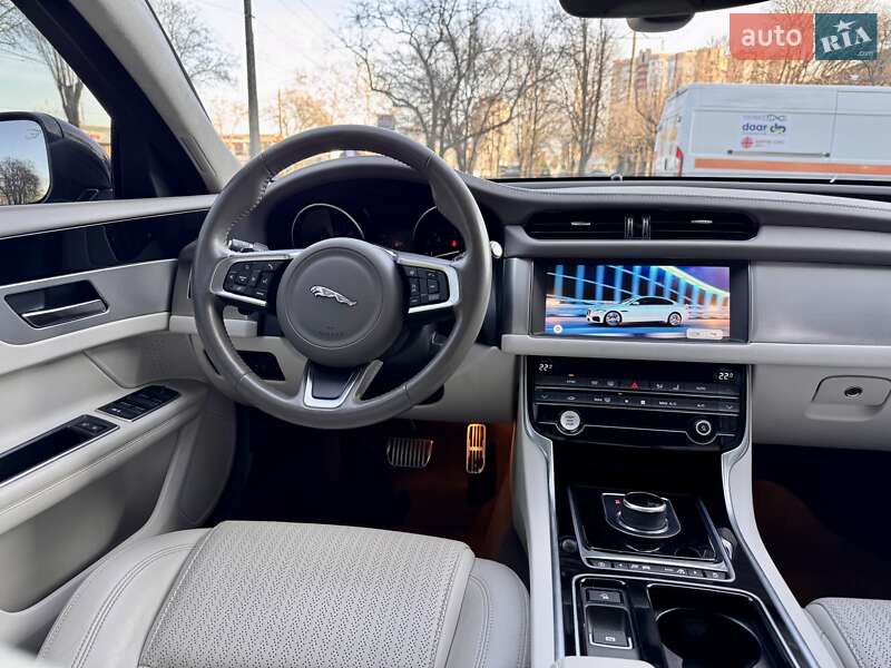 Седан Jaguar XF 2019 в Одессе