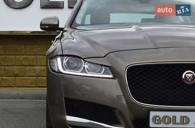 Седан Jaguar XF 2016 в 