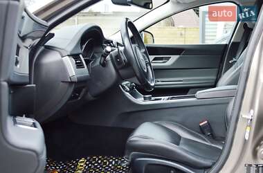 Седан Jaguar XF 2016 в 