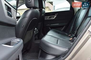 Седан Jaguar XF 2016 в 