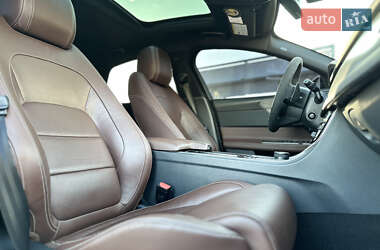 Седан Jaguar XF 2016 в 
