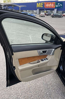 Седан Jaguar XF 2012 в 