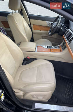 Седан Jaguar XF 2012 в 