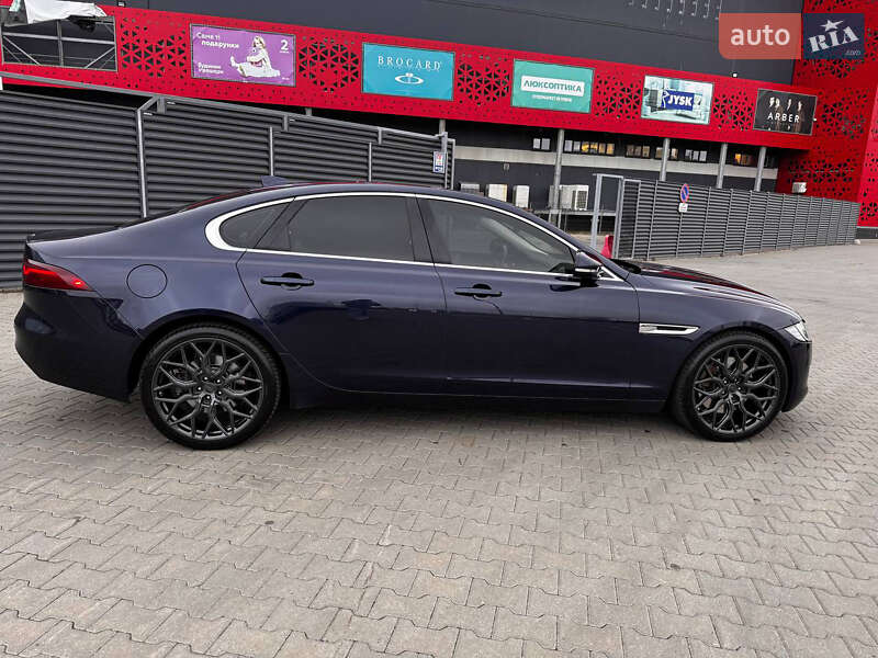 Седан Jaguar XF 2016 в Киеве