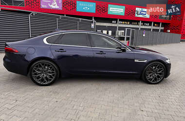 Седан Jaguar XF 2016 в 