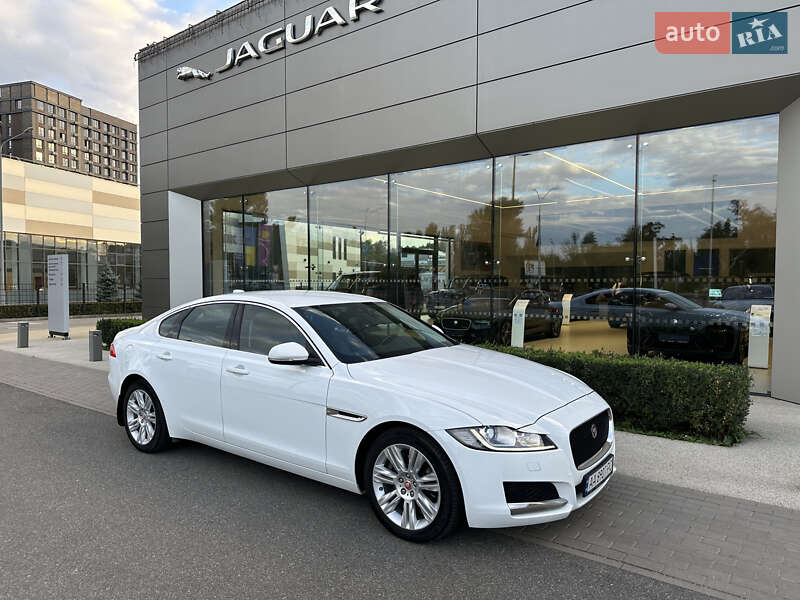 Седан Jaguar XF 2016 в 