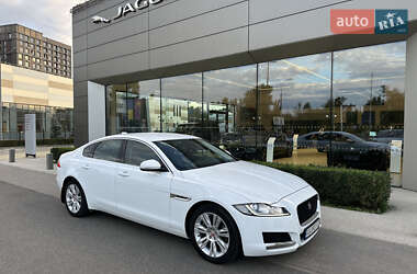 Седан Jaguar XF 2016 в 
