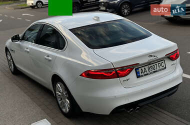 Седан Jaguar XF 2016 в 