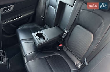 Седан Jaguar XF 2016 в 