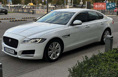 Седан Jaguar XF 2016 в 