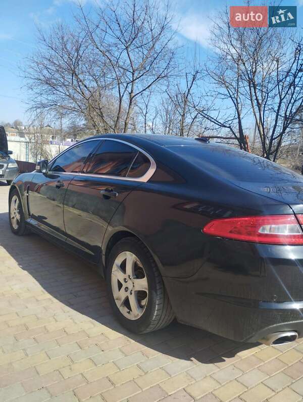 Седан Jaguar XF 2009 в Казатине