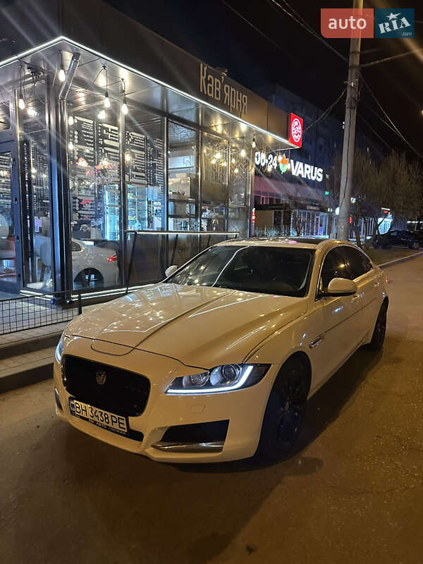Седан Jaguar XF 2016 в Запоріжжі