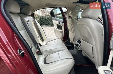 Седан Jaguar XF 2012 в 
