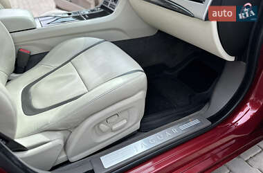 Седан Jaguar XF 2012 в 
