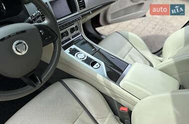 Седан Jaguar XF 2012 в 