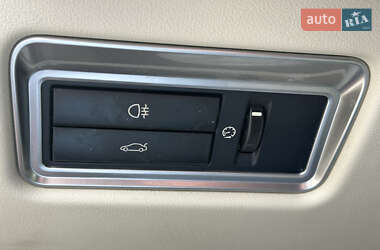 Седан Jaguar XF 2012 в 