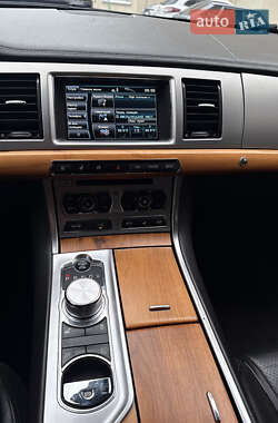 Седан Jaguar XF 2014 в 