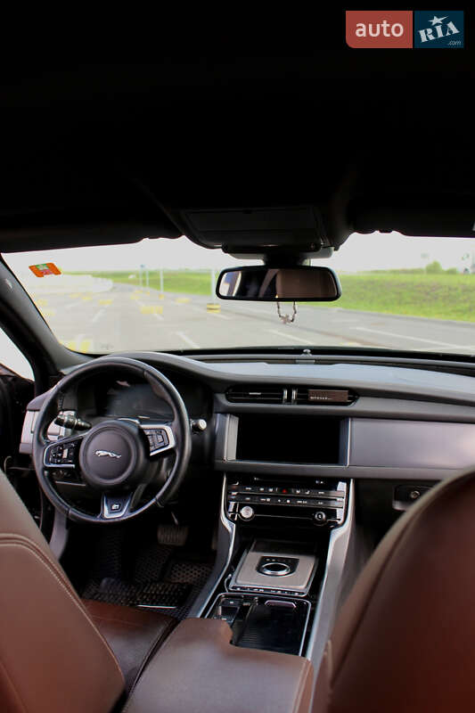 Седан Jaguar XF 2017 в Львові фото 3 Седан Jaguar XF 2017 в Львові
