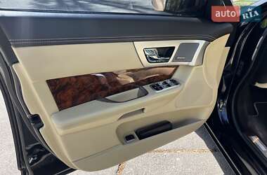 Седан Jaguar XF 2014 в 