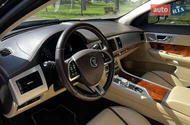 Седан Jaguar XF 2014 в 