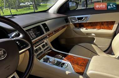 Седан Jaguar XF 2014 в 