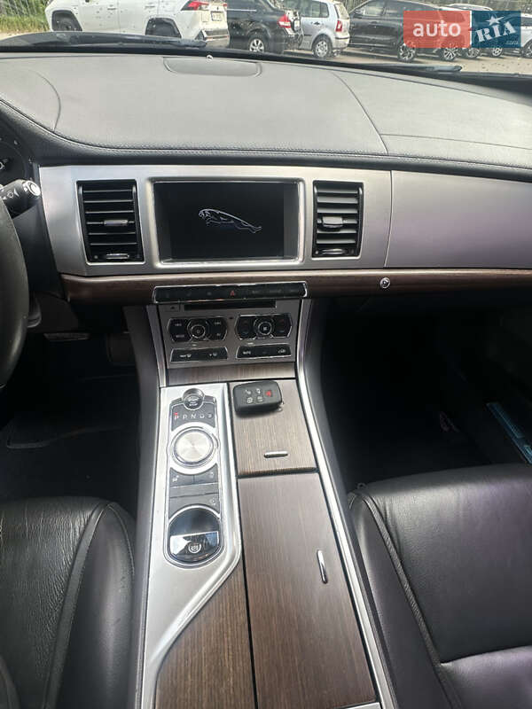 Седан Jaguar XF 2014 в Одесі