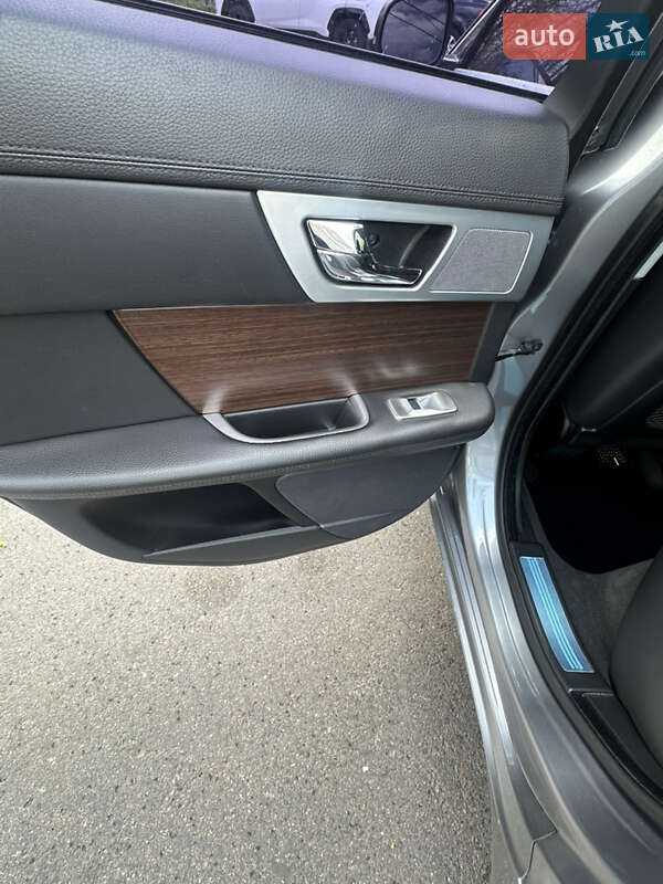 Седан Jaguar XF 2014 в Одесі