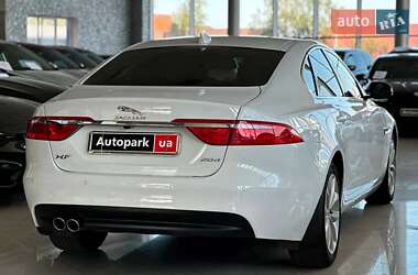Седан Jaguar XF 2016 в 