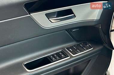Седан Jaguar XF 2016 в 
