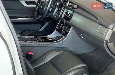 Седан Jaguar XF 2016 в 