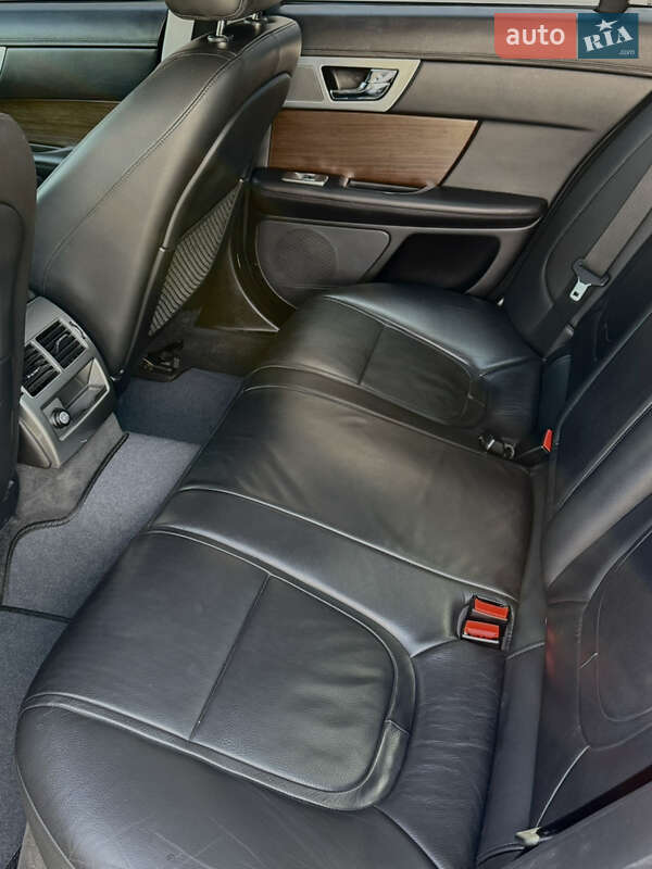 Седан Jaguar XF 2012 в Днепре