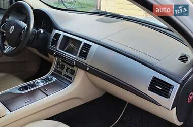 Седан Jaguar XF 2013 в 