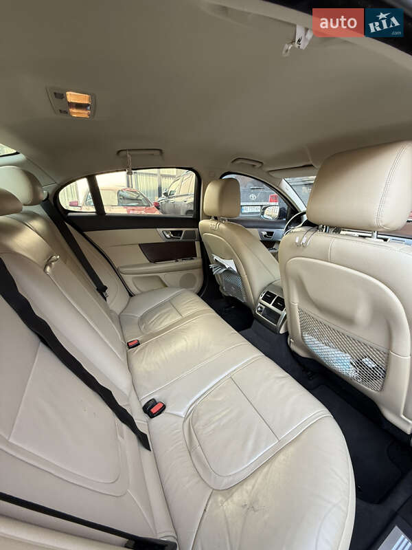 Седан Jaguar XF 2013 в Киеве