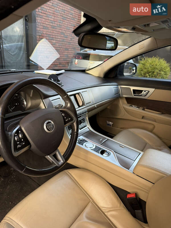 Седан Jaguar XF 2013 в Киеве