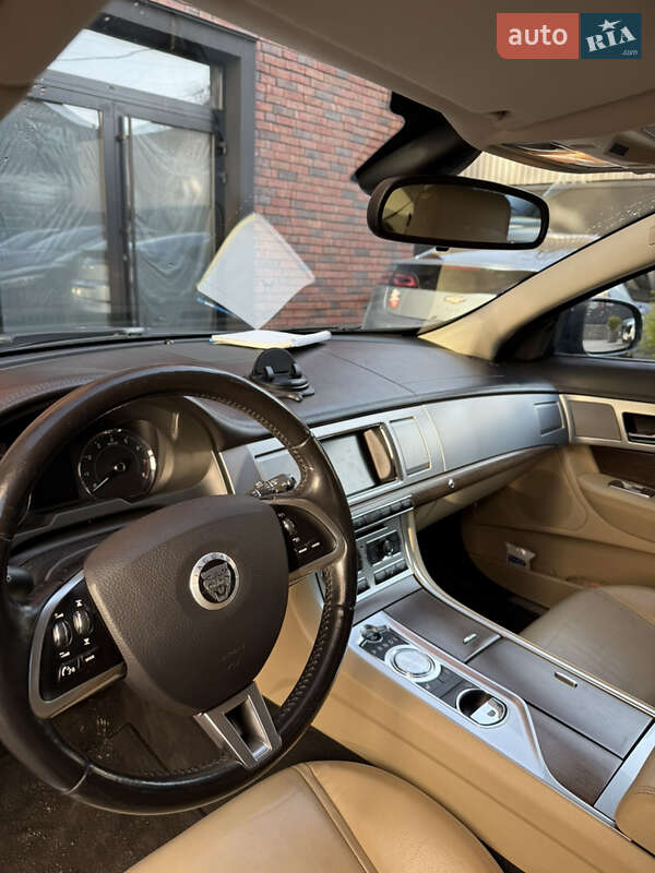 Седан Jaguar XF 2013 в Киеве