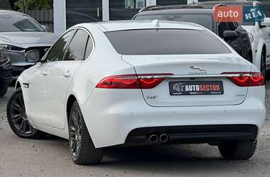 Седан Jaguar XF 2017 в 