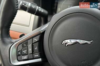 Седан Jaguar XF 2017 в 