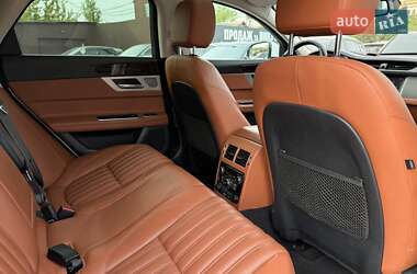 Седан Jaguar XF 2017 в 